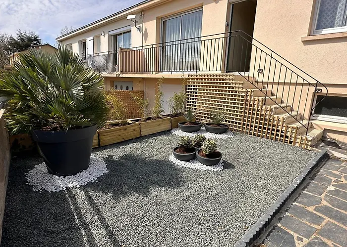 בית נופש Hameau Colbert - 3km Du Puydufou *